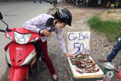 Cua, ghẹ “lạ” siêu rẻ tràn lan vỉa hè Hà Nội